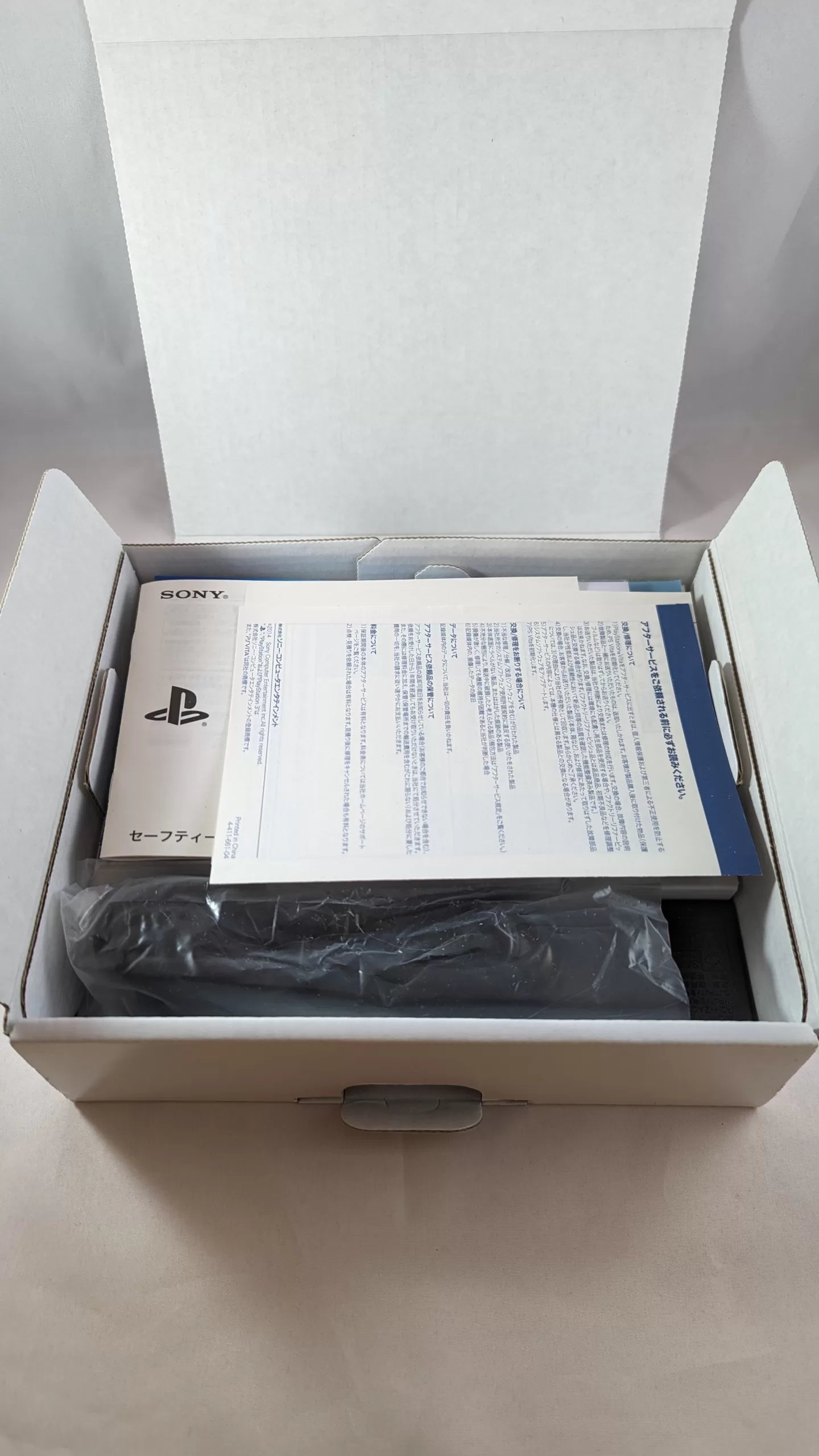 PS VITA - PCH 2000  PlayStation GLACIAR WHITE (JAPAN EDITION) SONY