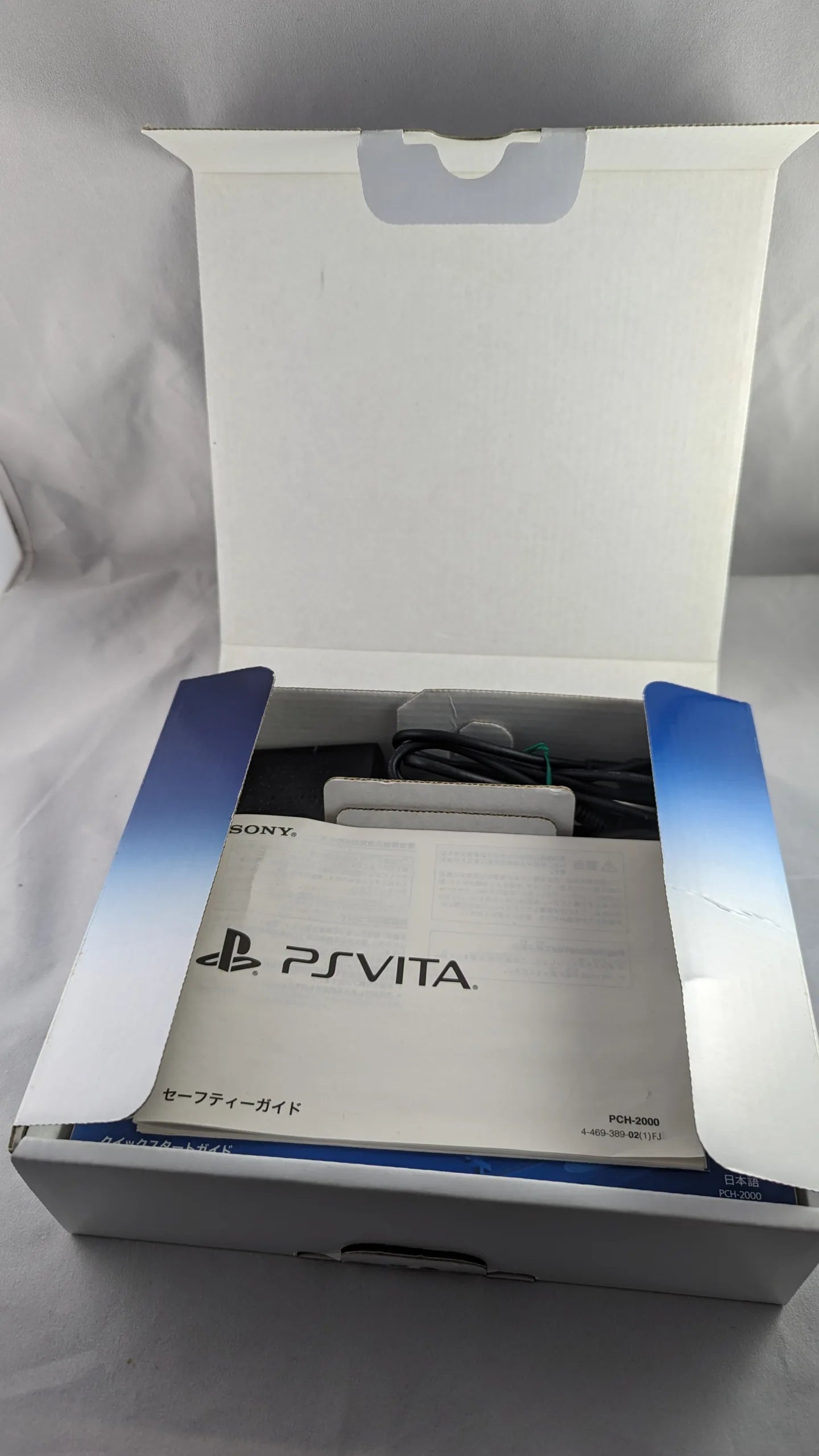 PS VITA - PCH 2000 PlayStation White  (JAPAN EDITION) SONY