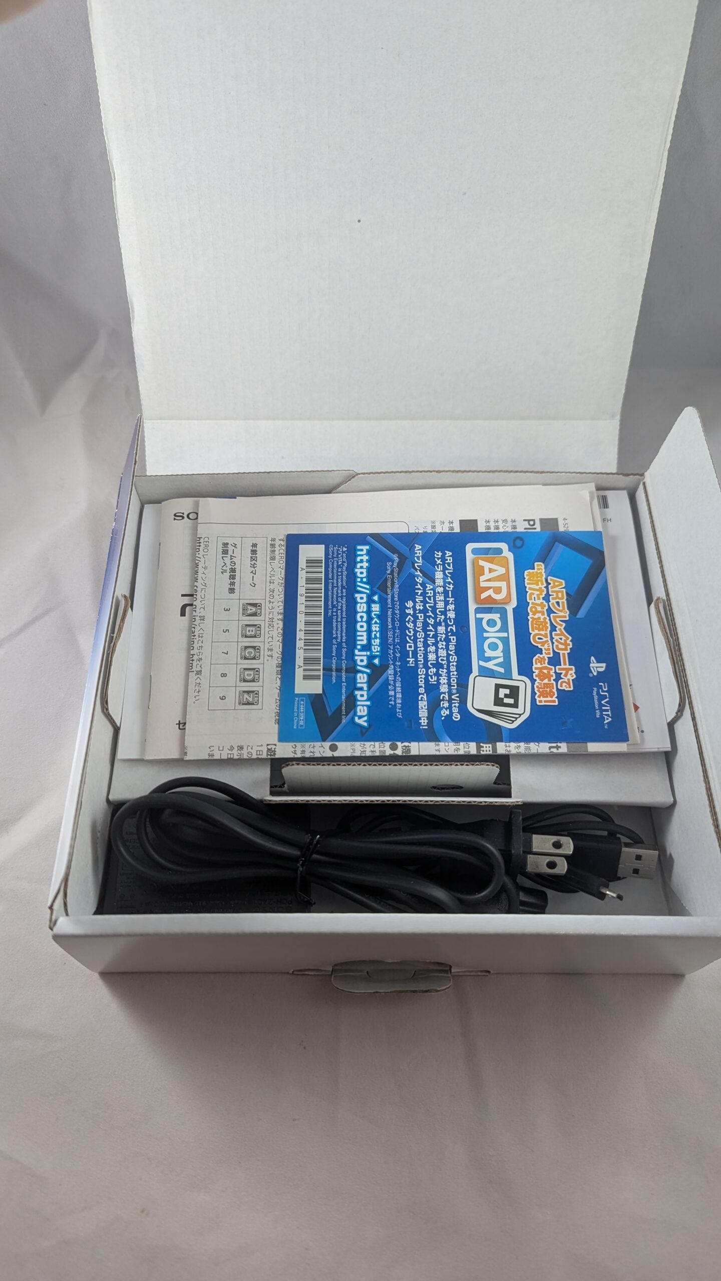 PS VITA - PCH 2000 PlayStation Light Blue/White  (JAPAN EDITION ONLY) SONY