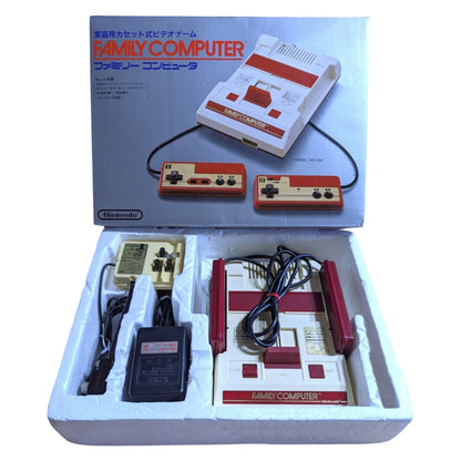 UNIDAD FAMICOM + DISCO FAMICOM (EN CAJA, NUEVA, CON CORREA REPARADA) NINTENDO (SOLO Edición JAPONESA)