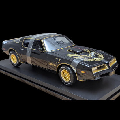 1:18 Maisto Pontiac Firebird Trans Am 1978 - Negro con detalles dorados (NUEVO) 1/18