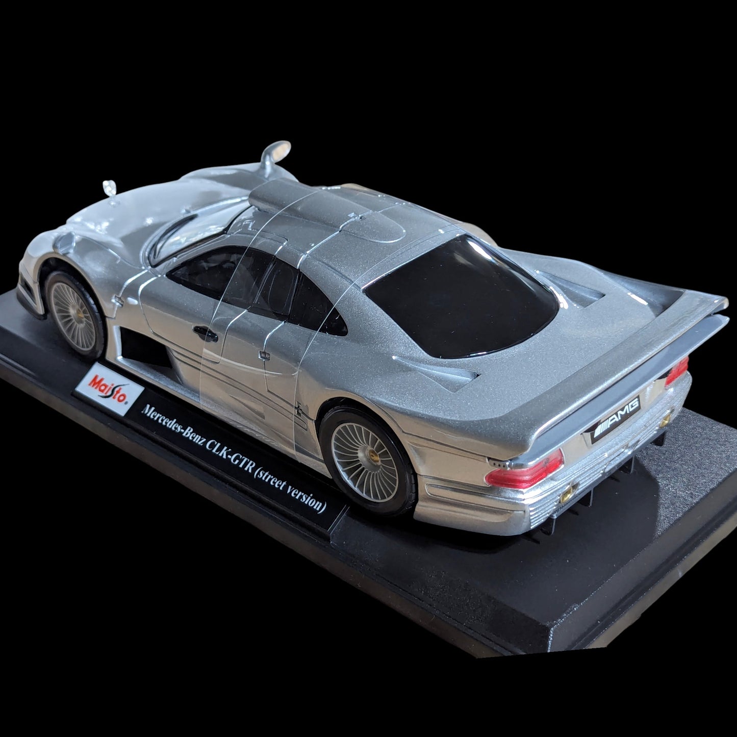 Maisto - Mercedes-Benz CLK-GTR (versión de calle) Plata (NUEVO) 1:18