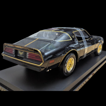 1:18 Maisto Pontiac Firebird Trans Am 1978 - Negro con detalles dorados (NUEVO) 1/18