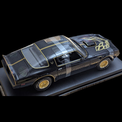 1:18 Maisto Pontiac Firebird Trans Am 1978 - Negro con detalles dorados (NUEVO) 1/18