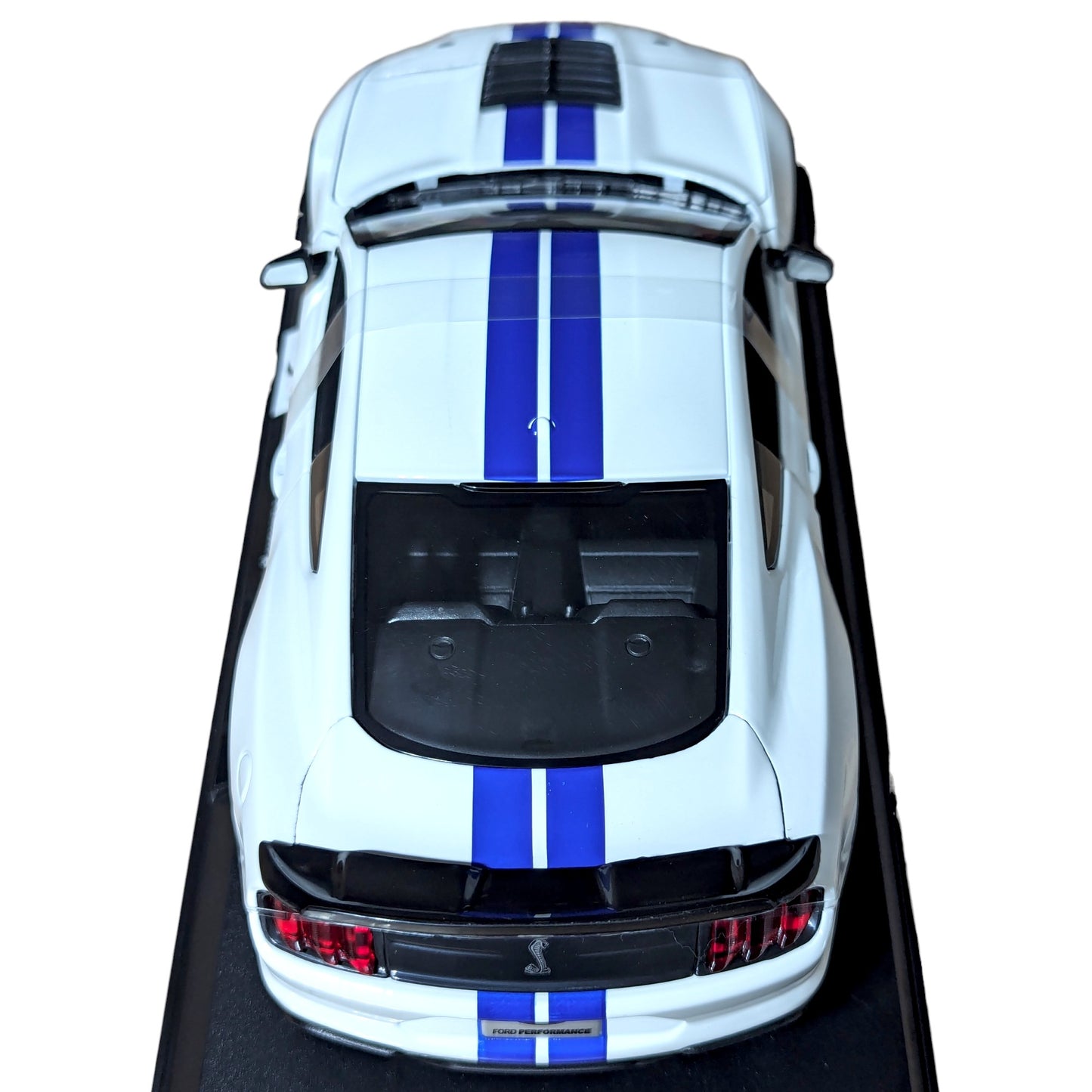 Maisto - Mustang Shelby GT500 2020 - Franja blanca (NUEVO) 1:18