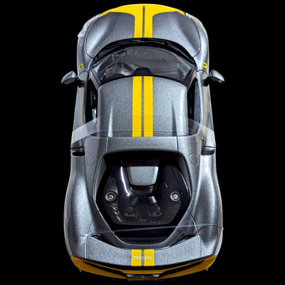 1:18 Maisto - Ferrari 296 GTB Assetto Fiorano - Raya plateada/amarilla (NUEVO) 1/18