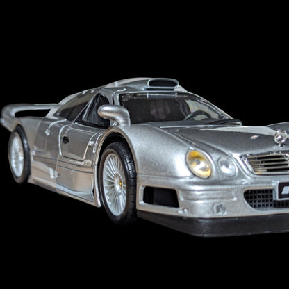 Maisto - Mercedes-Benz CLK-GTR (versión de calle) Plata (NUEVO) 1:18