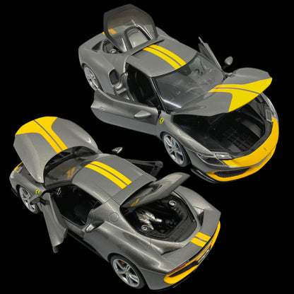 1:18 Maisto - Ferrari 296 GTB Assetto Fiorano - Raya plateada/amarilla (NUEVO) 1/18