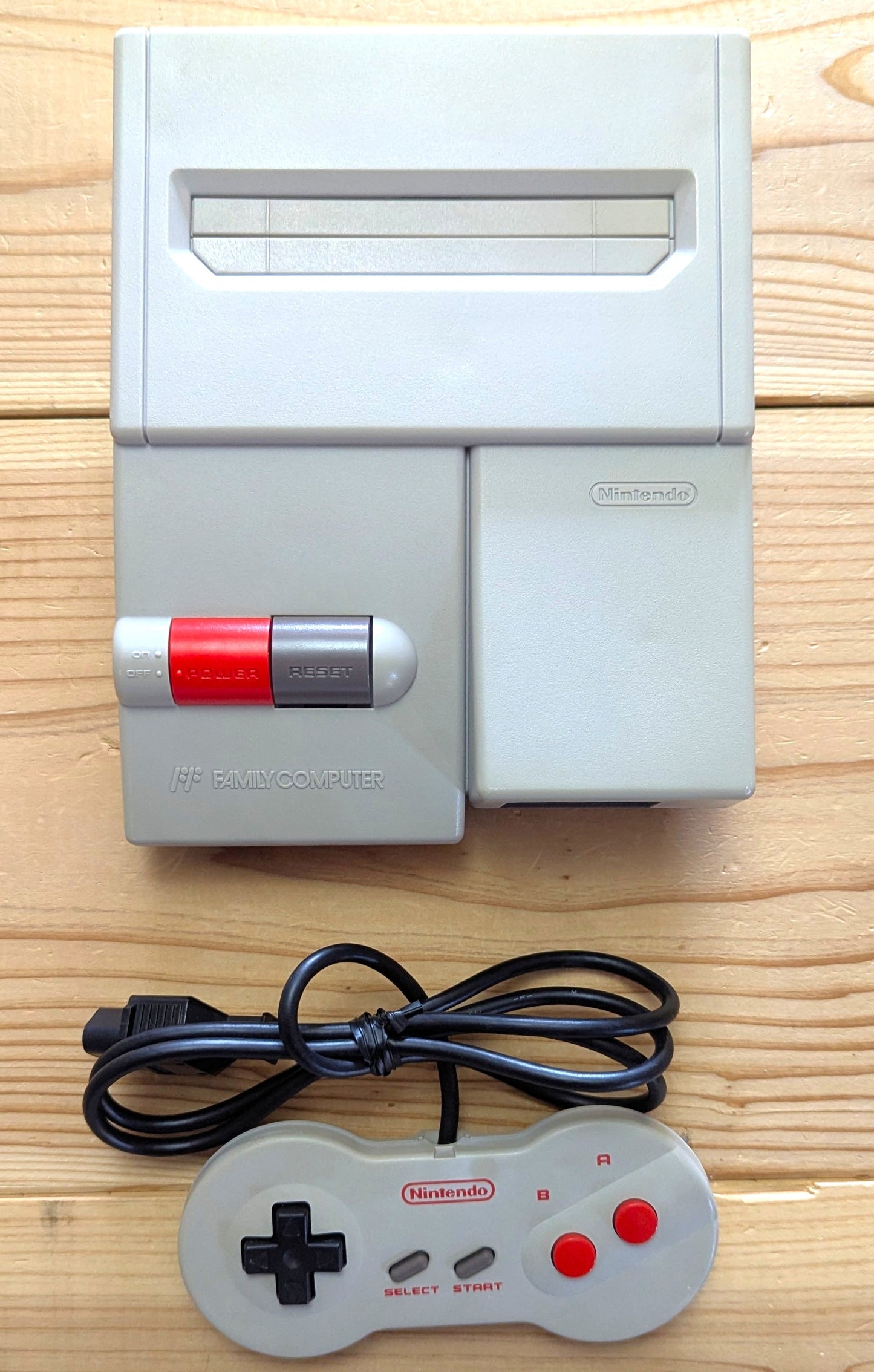 AV FAMICOM / HVC-101 (última versión) – Nintendo (NTCS-J) JAPÓN