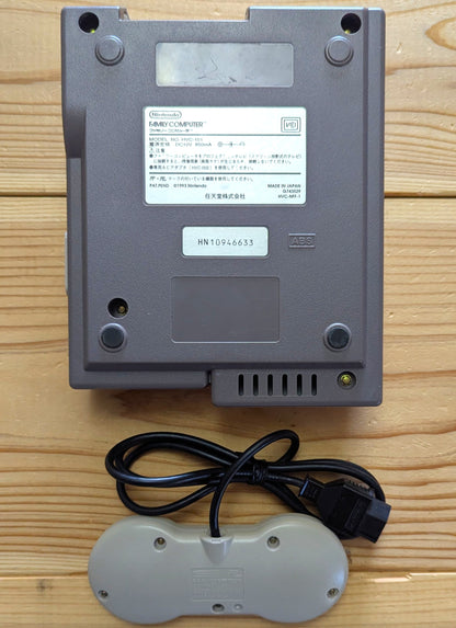 AV FAMICOM / HVC-101 (última versión) – Nintendo (NTCS-J) JAPÓN