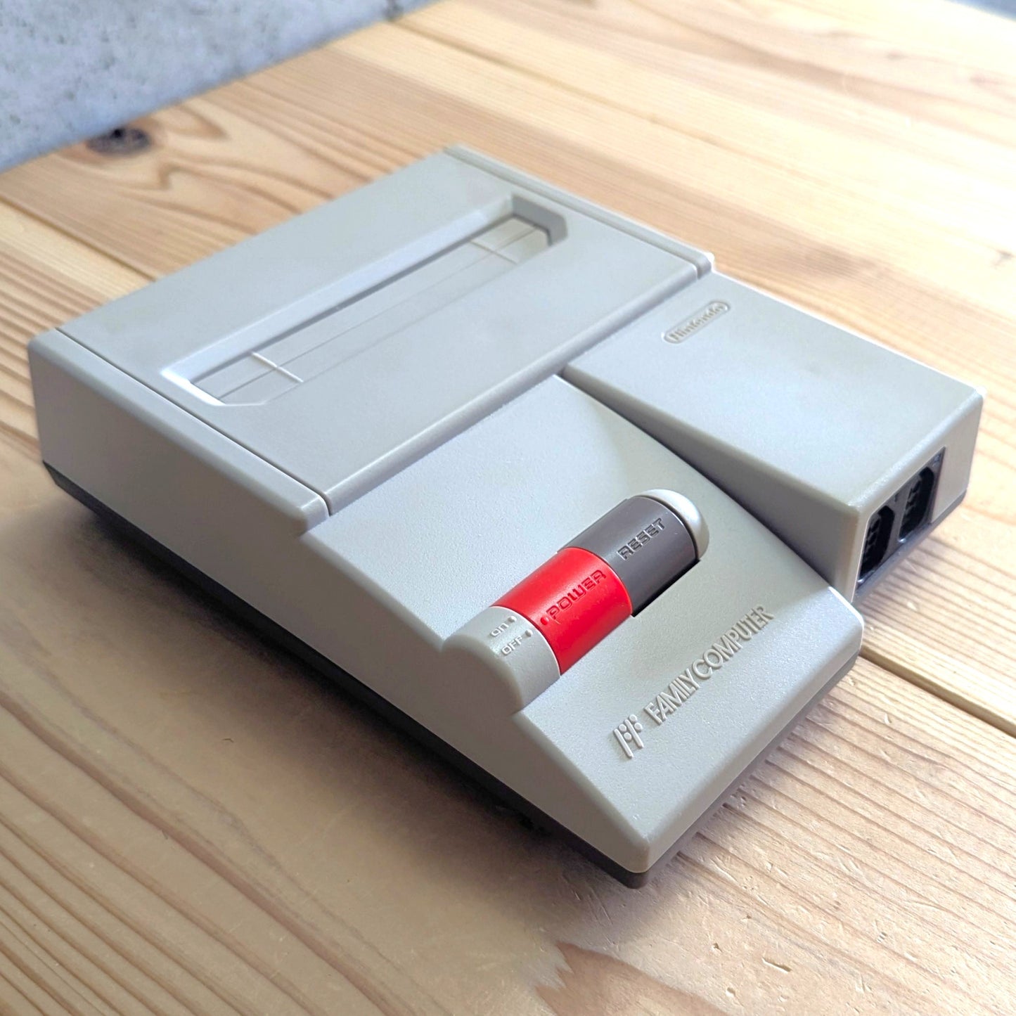 AV FAMICOM / HVC-101 (última versión) – Nintendo (NTCS-J) JAPÓN