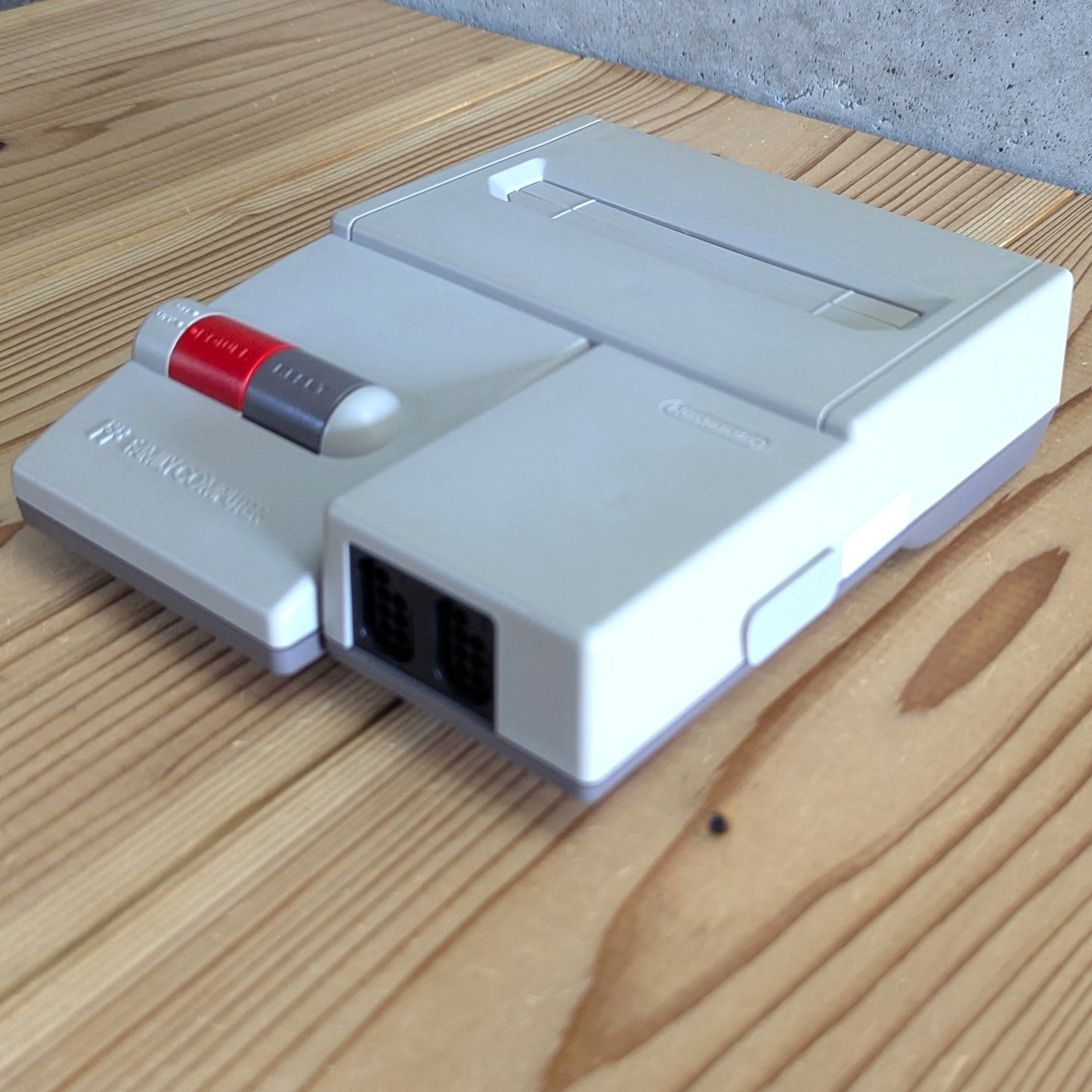 AV FAMICOM / HVC-101 (última versión) – Nintendo (NTCS-J) JAPÓN