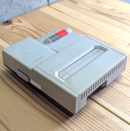 AV FAMICOM / HVC-101 (última versión) – Nintendo (NTCS-J) JAPÓN