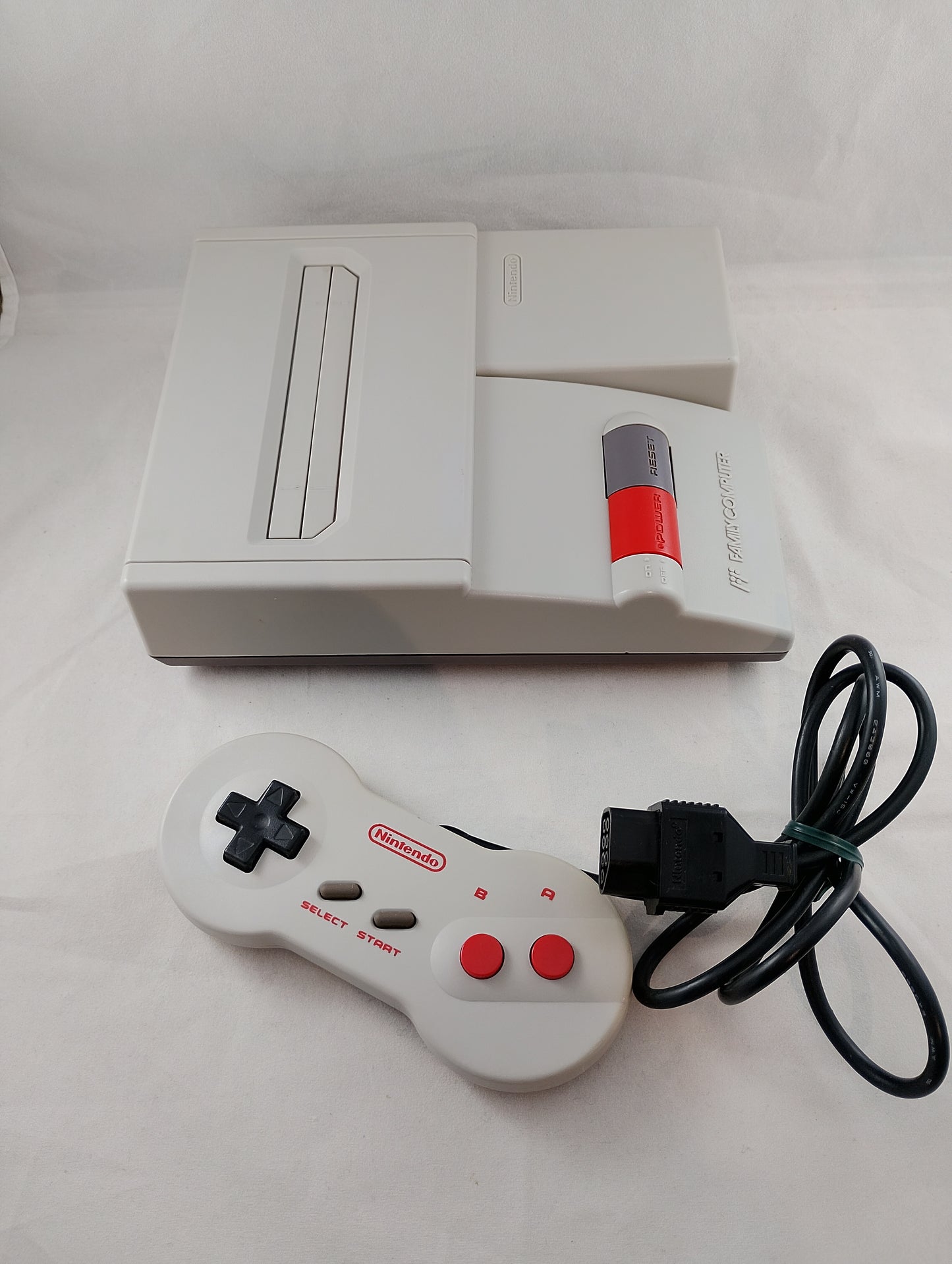 AV FAMICOM / HVC-101 (dernière version) – Nintendo (NTCS-J) JAPON