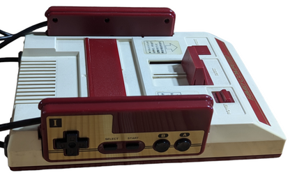 FAMICOM UNIT + MARIO PEARLY CREAM VINYL CASE  (TESTED - working) NINTENDO (JAPAN)