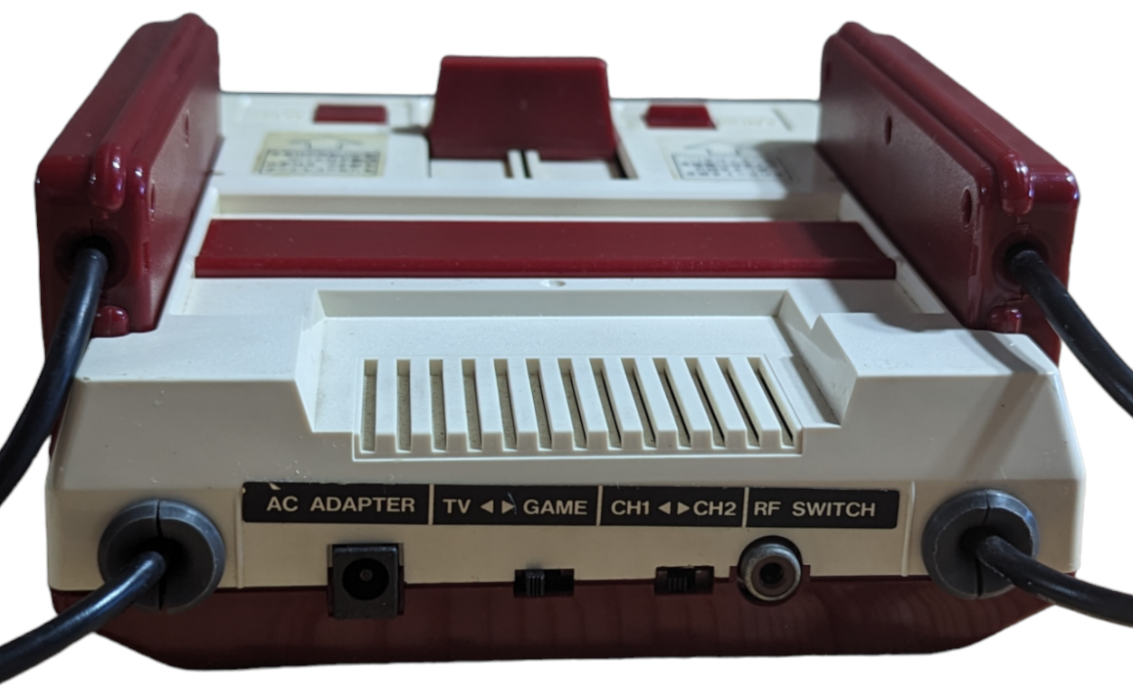 FAMICOM UNIT + MARIO PEARLY CREAM VINYL CASE  (TESTED - working) NINTENDO (JAPAN)