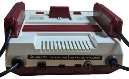 FAMICOM UNIT + MARIO PEARLY CREAM VINYL CASE  (TESTED - working) NINTENDO (JAPAN)