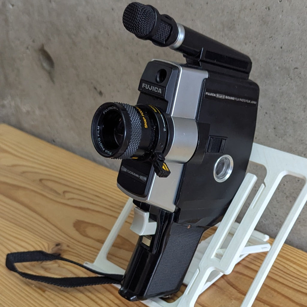Fujica Single-8 Sound P300 lens zoom lever and Snap Focus mechanism