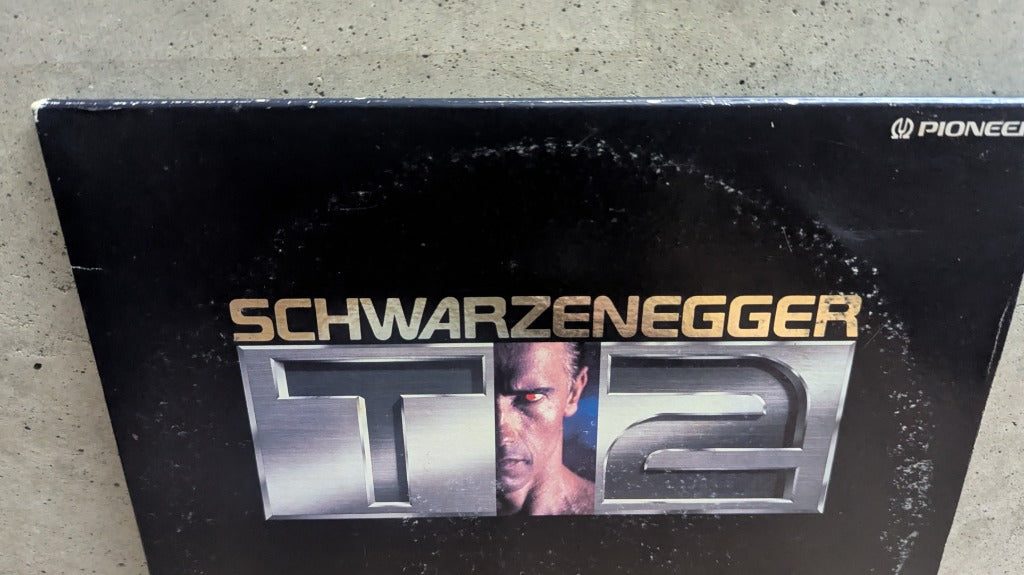Terminator 2 Judgment Day Japanese LaserDisc Cover Detail Arnold Schwarzenegger T2 Logo