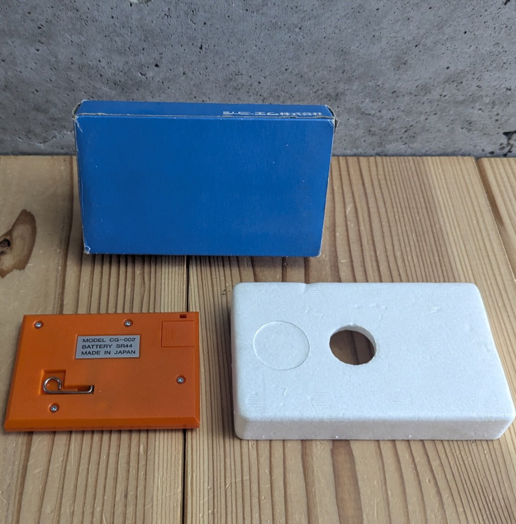 Q&Q Card Game Clock Rear Base Metal Kickstand Battery Compartment and Packaging